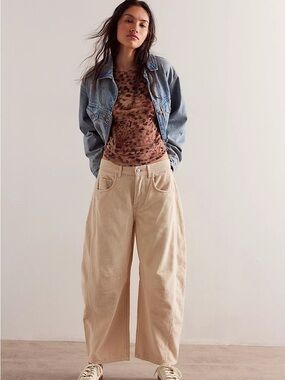 Free People We The Free Good Luck Mid-Rise Cord Barrel Jeans 26 Cream